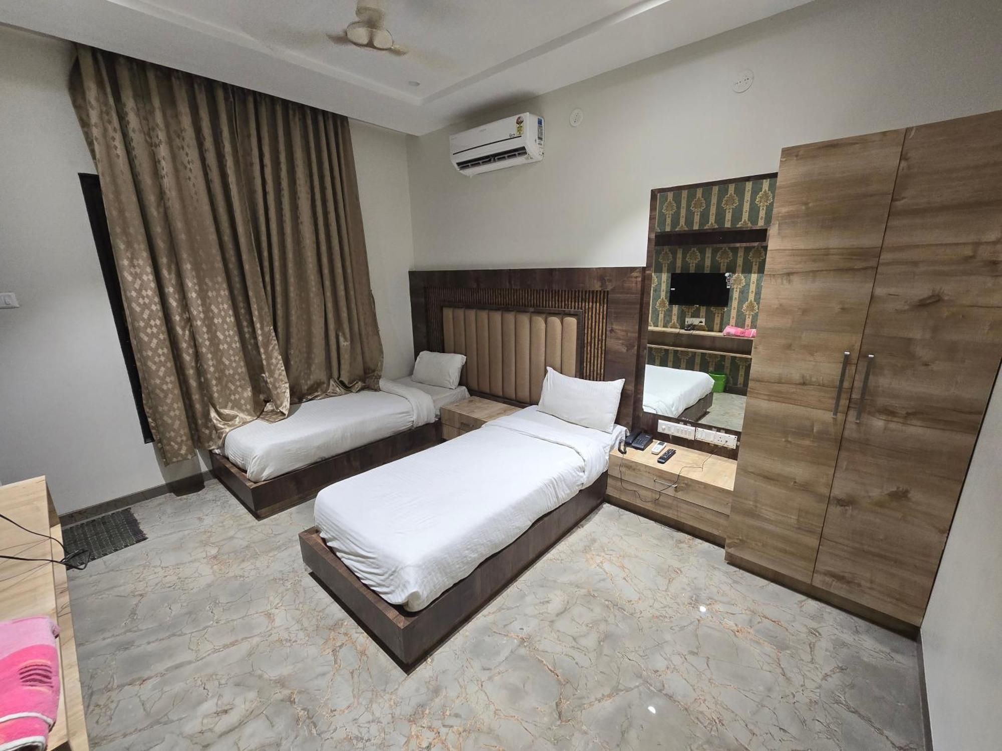 Hotel Ramji Karmād Oda fotoğraf
